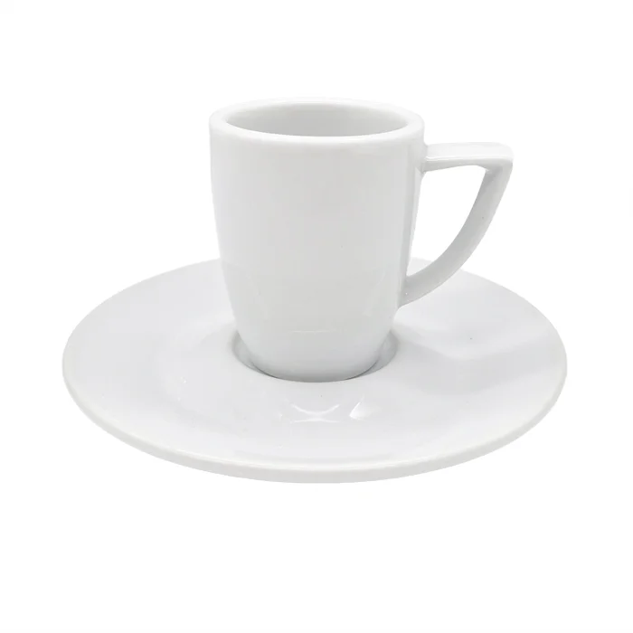 Jarro de café con plato de cerámica